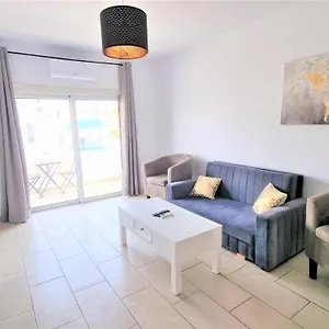 Coastal Getaway: 2 For Up To 14 Guests! Light-flooded And Spacious Larnaca